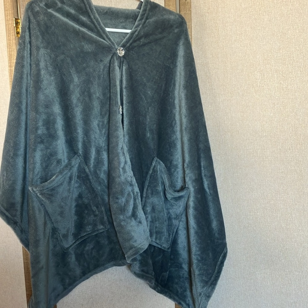 FINAL MARKDOWN Plush Gray wrap osfm